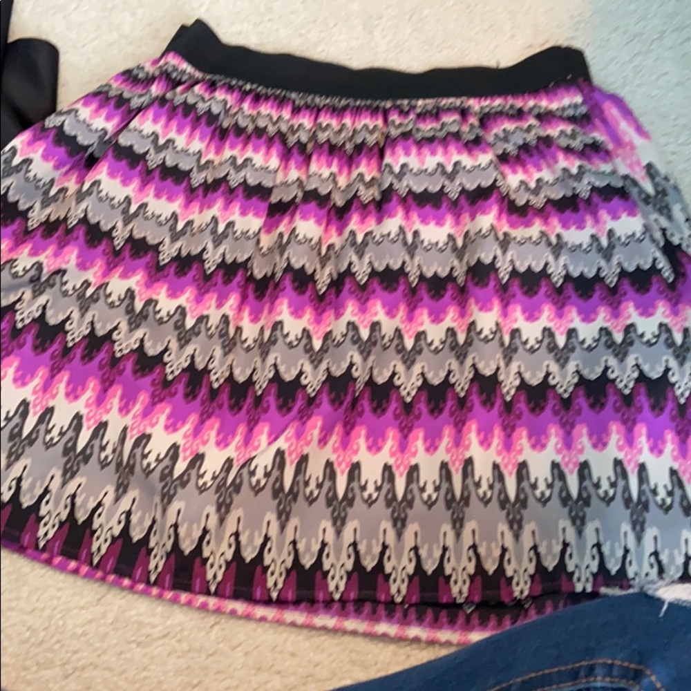Formal skirt that falls mid thigh.